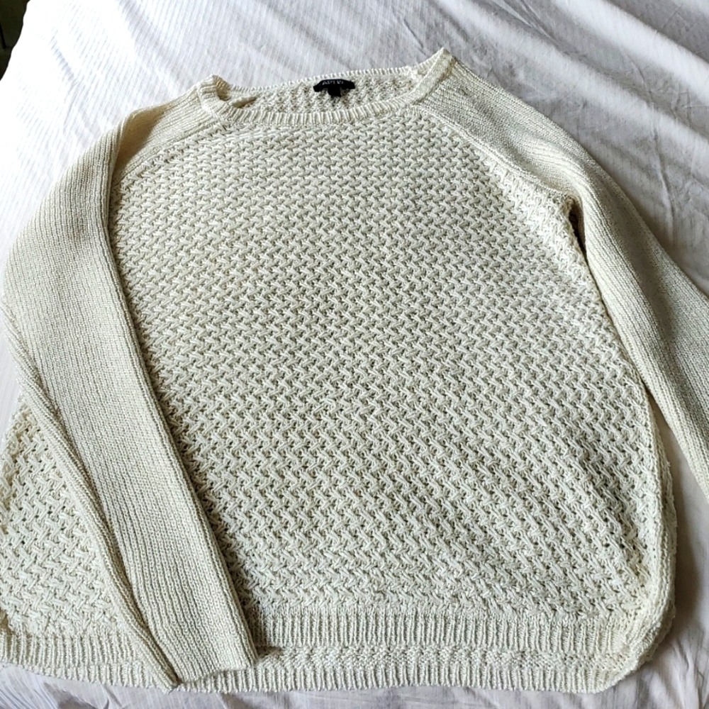 🏵 5/$20 Cozy Cream sweater